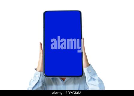 Smartphone mit blauem Bildschirm auf menschlichem Kopf in weiß Hintergrund Stockfoto