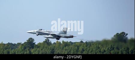 Letzte US Navy McDonnell Douglas FA-18C Hornet von VFA-106 macht seinen offiziellen letzten aktiven Flug am 2. Oktober 2019 (191002 Stockfoto