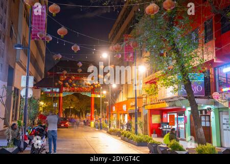 Chinatown Barrio Chino in der Dolores Street im historischen Zentrum von Mexiko City CDMX, Mexiko. Das historische Zentrum von Mexiko-Stadt ist ein UNESCO-Weltkulturerbe SIT Stockfoto