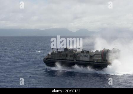 LCAC verlässt USS Rushmore 140713 Stockfoto