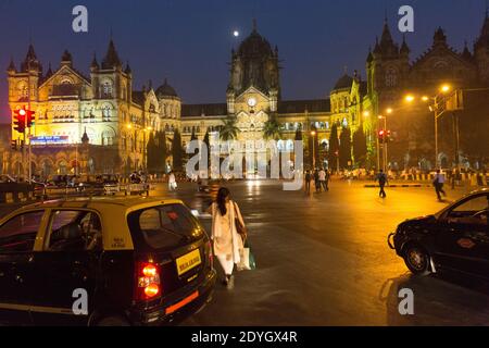 Mumbai Indien Chhatrapati Shivaji Terminus, ehemals Victoria Terminus, ist ein UNESCO-Weltkulturerbe und ein historischer Bahnhof. Stockfoto