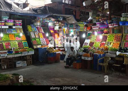 Mumbai Indien Obsthändler im Mahatma Jyotiba Phule Market, allgemein bekannt als Crawford Market. Stockfoto