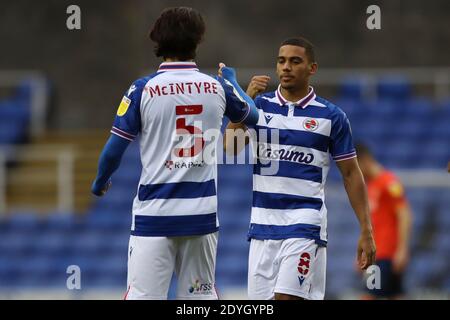 Reading, Großbritannien. Dezember 2020. Andy Rinomhota von Reading before the Sky Bet Championship match at the Madejski Stadium, Reading Picture by Ben Peters/Focus Images/Sipa USA 26/12/2020 Credit: SIPA USA/Alamy Live News Stockfoto