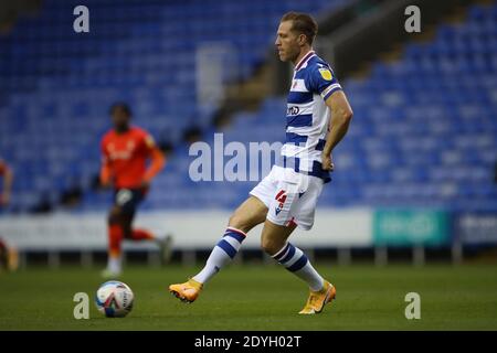 Reading, Großbritannien. Dezember 2020. Michael Morrison von Reading während des Sky Bet Championship Spiels im Madejski Stadion, Reading Picture by Ben Peters/Focus Images/Sipa USA 26/12/2020 Credit: SIPA USA/Alamy Live News Stockfoto