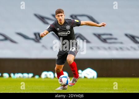 Cardiff, Großbritannien. Dezember 2020. Vitaly Janelt von Brentford während des Sky Bet Championship Matches zwischen Cardiff City und Brentford im Cardiff City Stadium, Cardiff Bild von Mark D Fuller/Focus Images/Sipa USA 26/12/2020 Credit: SIPA USA/Alamy Live News Stockfoto