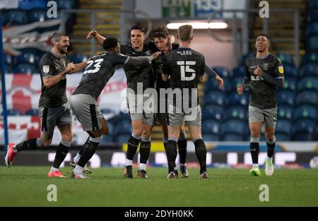 Blackburn, Großbritannien. Dezember 2020. Sheffield Mittwoch Spieler feiern nach Adam erreichen (3. Rechts) legte ihr Team 1-0 während der Sky Bet Championship-Spiel im Ewood Park, Blackburn Bild von Russell Hart/Focus Images/Sipa USA 26/12/2020 Kredit: SIPA USA/Alamy Live News Stockfoto