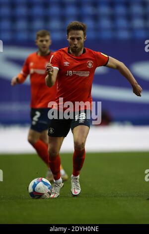 Reading, Großbritannien. Dezember 2020. Jordan Clark von Luton Town während des Sky Bet Championship Spiels im Madejski Stadion, Lesebild von Ben Peters/Focus Images/Sipa USA 26/12/2020 Credit: SIPA USA/Alamy Live News Stockfoto