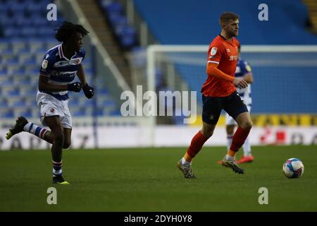 Reading, Großbritannien. Dezember 2020. Martin Cranie aus Luton Town während des Sky Bet Championship Spiels im Madejski Stadion, Lesebild von Ben Peters/Focus Images/Sipa USA 26/12/2020 Credit: SIPA USA/Alamy Live News Stockfoto