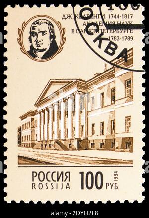 MOSKAU, RUSSLAND - 10. AUGUST 2019: Briefmarke gedruckt in Russland zeigt Akademie der Wissenschaften, Sankt Petersburg, G. Quarenghi, Architecture Serie, circa Stockfoto