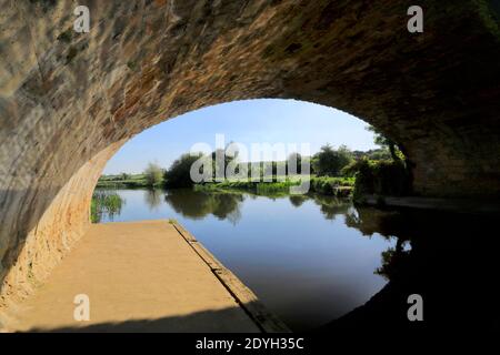 Sommer, Fluss Nene, Wansford Dorf, Cambridgeshire, England; Großbritannien; Großbritannien Stockfoto