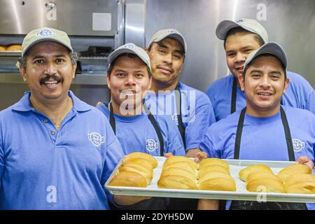 Huntsville Alabama, Blue Plate Cafe Restaurant hispanische Männer, Köche Rollen Küchenpersonal Arbeiter, Stockfoto