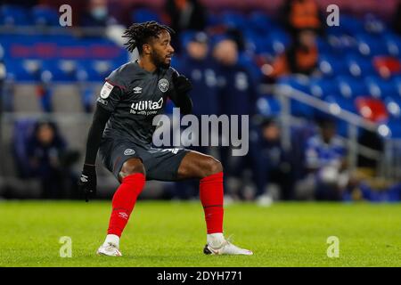 Cardiff, Großbritannien. Dezember 2020. Tariqe Fosu von Brentford während des Sky Bet Championship Matches zwischen Cardiff City und Brentford im Cardiff City Stadium, Cardiff Bild von Mark D Fuller/Focus Images/Sipa USA 26/12/2020 Credit: SIPA USA/Alamy Live News Stockfoto