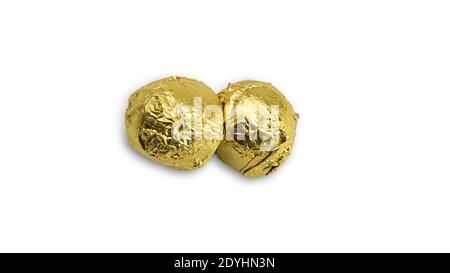 Süße Schokolade Süßigkeiten in goldenen Folie Papper auf weißem Hintergrund gewickelt. Hochwertige Fotos Stockfoto