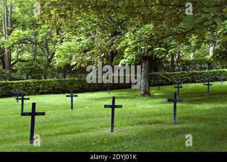 Deutsche Soldatenfriedhof Bray sur Somme, Frankreich, mit Eisenkreuzen markierte Soldatenfriedhof in Bray sur Somme. Stockfoto