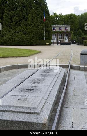 Ort, an dem der französische Kommandant (Marshall Foch) Eisenbahnwaggon während der Unterzeichnung des Ersten Weltkrieges geparkt wurde, Compiegne, Frankreich. Stockfoto