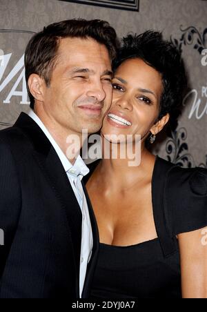 Halle Berry ist mit ihrem zweiten Kind schwanger, bestätigte ihr Sprecher am Freitag, 5. April 2013. Die 46-jährige Oscar-prämierte Schauspielerin und ihr französischer Verlobter Olivier Martinez haben ihr erstes Kind zusammen. Die beiden teilen sich bereits die Teilverwahrung von Halleons fünfjähriger Nahla, die sie mit dem ehemaligen Freund Gabriel Aubry hatte. File photo : Olivier Martinez und Halle Berry kommen bei Variety's 4. Annual Power of Women Event in Los Angeles, CA, USA, 5. Oktober 2012. Foto von Lionel Hahn/ABACAPRESS.COM Stockfoto