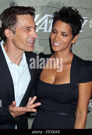 Halle Berry ist mit ihrem zweiten Kind schwanger, bestätigte ihr Sprecher am Freitag, 5. April 2013. Die 46-jährige Oscar-prämierte Schauspielerin und ihr französischer Verlobter Olivier Martinez haben ihr erstes Kind zusammen. Die beiden teilen sich bereits die Teilverwahrung von Halleons fünfjähriger Nahla, die sie mit dem ehemaligen Freund Gabriel Aubry hatte. File photo : Olivier Martinez, Halle Berry nimmt an Variety's4th Annual Power of Women Event im Beverly Wilshire Four Seasons Hotel in Los Angeles, CA, USA Teil. Oktober 2012. (Bild: Olivier Martinez, Halle Berry). Foto von Baxter/ABACAPRESS.COM Stockfoto