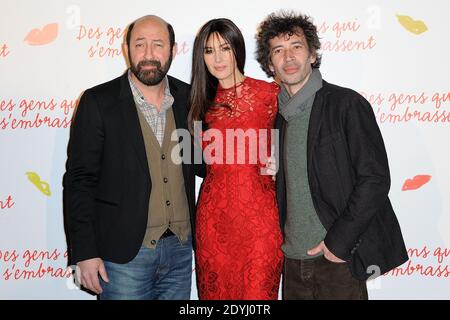 Kad Merad, Monica Bellucci und Eric Elmosnino bei der Premiere von 'das Gens qui S'Embrassent', die am 1. April 2013 im Gaumont Marignan in Paris, Frankreich, stattfand. Foto von Nicolas Briquet/ABACAPRESS.COM Stockfoto