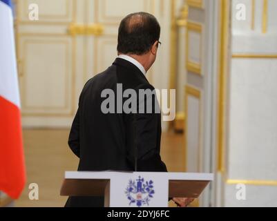 Frankreichs Präsident Francois Hollande spricht nach der wöchentlichen Kabinettssitzung am 10. April 2013 im Elysée-Palast in Paris vor den Medien. Foto von Jacques Witt/Pool/ABACAPRESS.COM Stockfoto