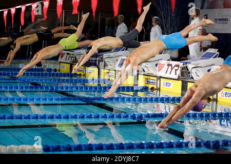 Start während der Französischen Schwimmmeisterschaften 2013, im Brequigny Schwimmbad in Rennes Frankreich, am 12. April 2011. Foto von Julien Ermine/ABACAPRESS.COM Stockfoto