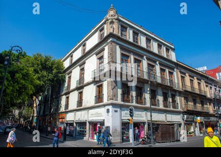 Historische Gebäude an der Calle de Tacuba und der Republica de Brasil Straße neben dem Zocalo Constitution Square, Mexico City CDMX, Mexiko. Stockfoto