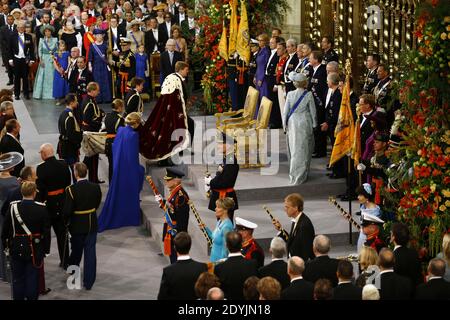 König Willem-Alexander, Königin Maxima und Mitglieder des königlichen Hauses während der Einweihung in der Nieuwe Kerk oder Neue Kirche in Amsterdam, Niederlande, Dienstag, 30. April 2013. Handout Foto von Michael Kooren/ABACAPRESS.COM Stockfoto