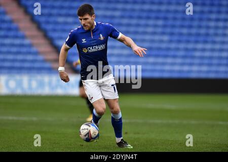 OLDHAM, ENGLAND. 26. DEZEMBER Aktienactionfoto von Oldham Athletic's Bobby Grant während des Sky Bet League 2 Spiels zwischen Oldham Athletic und Harrogate Town im Boundary Park, Oldham am Samstag, 26. Dezember 2020. (Kredit: Eddie Garvey, Mi News) Kredit: MI Nachrichten & Sport /Alamy Live Nachrichten Stockfoto