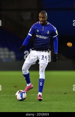 OLDHAM, ENGLAND. 26. DEZEMBER Aktienactionfoto von Oldham Athletic Dylan Bahamboula während des Sky Bet League 2 Spiels zwischen Oldham Athletic und Harrogate Town im Boundary Park, Oldham am Samstag, 26. Dezember 2020. (Kredit: Eddie Garvey, Mi News) Kredit: MI Nachrichten & Sport /Alamy Live Nachrichten Stockfoto