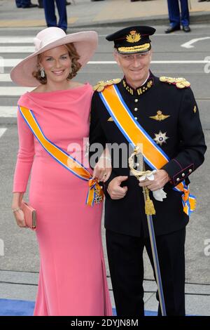 Kronprinz Philippe und Kronprinzessin Mathilde von Belgien bei der Investiturfeier des niederländischen Königs Willem-Alexander am 30. April 2013 in Amsterdam, Niederlande. Foto von Cees Buys /ABACAPRESS.COM Stockfoto