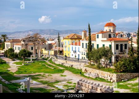 Der römische Markt und bunte Häuser in der Altstadt von Athen, Griechenland Stockfoto