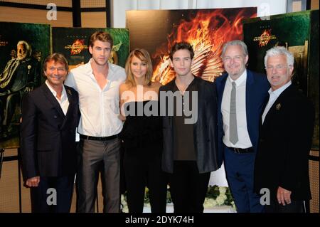 Rob Friedman, Patrick Wachsberger, Francis Lawrence, Sam Claflin , Liam Hemsworth, Jennifer Lawrence posiert während der Fotoaufnahme "The Hunger Games: Catching Fire" im Rahmen des 66. Cannes Film Festivals im Majestic Hotel in Cannes, Frankreich am 18. Mai 2013. Foto von Alban WytersABACAPRESS.COM Stockfoto