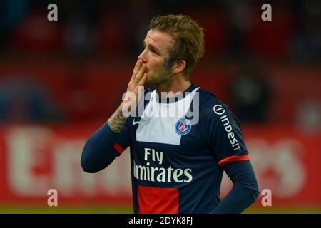 David Beckham weinte, nachdem er in seinem letzten Spiel während des Fußballspiels der Ersten Liga, Paris Saint Germain gegen Stade Brestois, am 18. Mai 2013 im Parc des Princes in Paris, Frankreich, ersetzt wurde. PSG gewann 3:1. Foto von Henri Szwarc/ABACAPRESS.COM Stockfoto