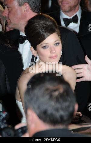 Marion Cotillard kommt zur Vorführung von Guillaume Canets Film Blood Ties, der am 20. Mai 2013 im Palais des Festivals im Rahmen der 66. Internationalen Filmfestspiele von Cannes in Cannes, Frankreich, stattfand. Foto von Elodie Lucot/ABACAPRESS.COM Stockfoto