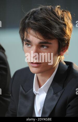 Alain-Fabien Delon, der am 21. Mai 2013 auf dem Canal + TV Le Grand Journal während der 66. Filmfestspiele von Cannes in Cannes, Frankreich, auftrat. Foto von Alban Wyters/ABACAPRESS.COM Stockfoto