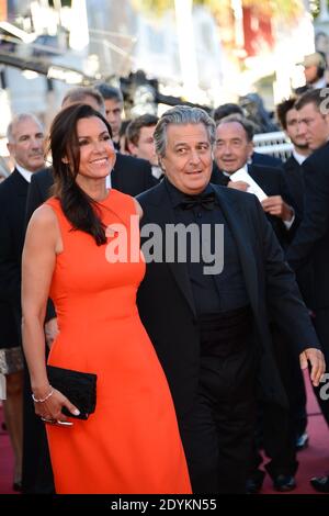 Christian Clavier und seine Frau kommen zur Filmvorführung von Immigranten, die am 24. Mai 2013 im Palais des Festivals in Cannes, Frankreich, im Rahmen der 66. Filmfestspiele von Cannes stattfand. Foto von Nicolas Briquet/ABACAPRESS.COM Stockfoto