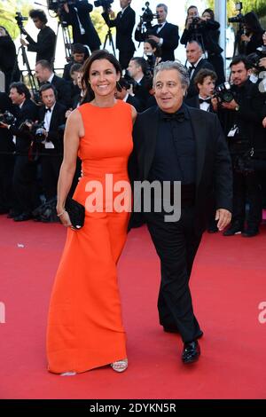 Christian Clavier und seine Frau kommen zur Filmvorführung von Immigranten, die am 24. Mai 2013 im Palais des Festivals in Cannes, Frankreich, im Rahmen der 66. Filmfestspiele von Cannes stattfand. Foto von Nicolas Briquet/ABACAPRESS.COM Stockfoto