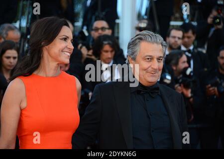 Christian Clavier und seine Frau kommen zur Filmvorführung von Immigranten, die am 24. Mai 2013 im Palais des Festivals in Cannes, Frankreich, im Rahmen der 66. Filmfestspiele von Cannes stattfand. Foto von Nicolas Briquet/ABACAPRESS.COM Stockfoto
