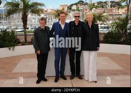 John Hurt, Tom Hiddleston, Jim Jarmusch und Tilda Swinton posieren bei der Fotowand "Only Lovers left alive", die am 25. Mai 2013 im Palais des Festivals im Rahmen des 66. Filmfestivals von Cannes in Cannes, Südfrankreich, stattfand. Foto von Aurore Marechal/ABACAPRESS.COM Stockfoto