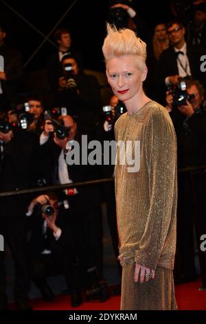 Tilda Swinton kommt zu der Vorführung "Only Lovers Left Alive", die am 25. Mai 2013 im Palais des Festivals in Cannes, Frankreich, im Rahmen der 66. Filmfestspiele von Cannes stattfand. Foto von Nicolas Briquet/ABACAPRESS.COM Stockfoto