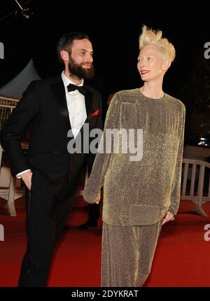 Tilda Swinton kommt zu der Vorführung "Only Lovers Left Alive", die am 25. Mai 2013 im Palais des Festivals in Cannes, Frankreich, im Rahmen der 66. Filmfestspiele von Cannes stattfand. Foto von Lionel Hahn/ABACAPRESS.COM Stockfoto