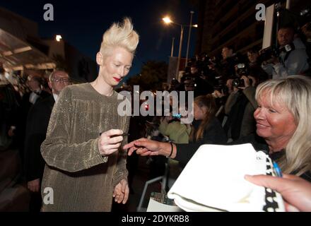 Tilda Swinton kommt zu der Vorführung "Only Lovers Left Alive", die am 25. Mai 2013 im Palais des Festivals in Cannes, Frankreich, im Rahmen der 66. Filmfestspiele von Cannes stattfand. Foto von Lionel Hahn/ABACAPRESS.COM Stockfoto