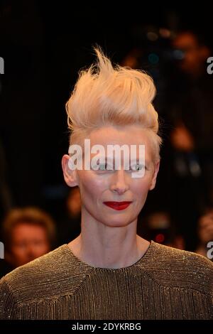 Tilda Swinton kommt zu der Vorführung "Only Lovers Left Alive", die am 25. Mai 2013 im Palais des Festivals in Cannes, Frankreich, im Rahmen der 66. Filmfestspiele von Cannes stattfand. Foto von Nicolas Briquet/ABACAPRESS.COM Stockfoto