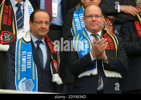 Datei Foto : Prinz Albert de Monaco und Francois Hollande beim Top 14 Finale Rugby Spiel Castres gegen Toulon im Stade de France in Saint-Denis, Frankreich am 1. Juni 2013. Castres gewann 19-14. Das 10. Regierungsjubiläum von Fürst Albert II. Wird im Fürstentum am 11. Juli 2015 gefeiert. Foto von Henri Szwarc/ABACAPRESS.COM Stockfoto