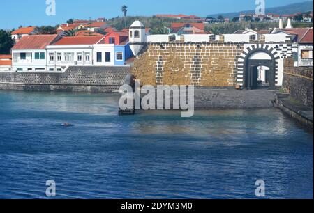 Porto Pim Bucht in der Stadt Horta, Faial Insel, Azoren, Portugal Stockfoto