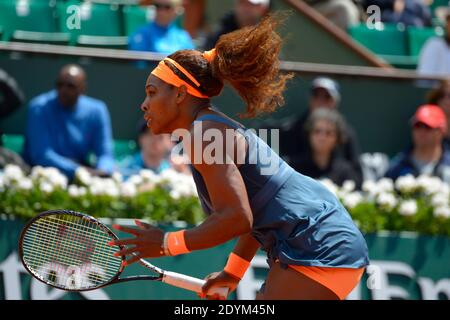 Die USA Serena Williams spielt die dritte Runde der French Tennis Open 2013 im Roland Garros Stadion, Paris, Frankreich am 2. Juni 2013. Foto von Henri Szwarc/ABACAPRESS.COM Stockfoto