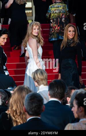 Arielle Dombasle, Farida Khelfa und Marisa Berenson bei der Vorführung von "Nebraska" im Palais des Festivals im Rahmen des 66. Filmfestivals von Cannes in Cannes, Frankreich, am 23. Mai 2013. Foto von Nicolas Genin/ABACAPRESS.COM Stockfoto