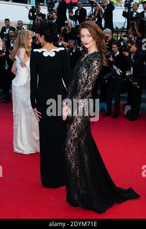 Audrey Marnay, Arielle Dombasle und Farida Khelfa kommen bei der Vorführung "Nebraska" im Palais des Festivals im Rahmen des 66. Filmfestivals von Cannes in Cannes, Frankreich, am 23. Mai 2013 an. Foto von Nicolas Genin/ABACAPRESS.COM Stockfoto