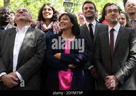 Die stellvertretende Pariser Bürgermeisterin und sozialistische Kandidatin für die Bürgermeisterwahlen 2014, Anne Hidalgo, stellt sich mit ihrem neu angekündigten Wahlkampfteam Jean-Louis Missika, Bruno Julliard, Myriam El Khomri und Remi Feraud am 4. Juni 2013 in Paris, Frankreich. Foto von Stephane Lemouton/ABACAPRESS.COM Stockfoto