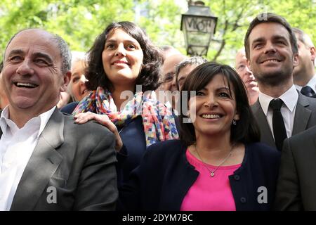 Die stellvertretende Pariser Bürgermeisterin und sozialistische Kandidatin für die Bürgermeisterwahlen 2014, Anne Hidalgo, stellt sich mit ihrem neu angekündigten Wahlkampfteam Jean-Louis Missika, Bruno Julliard, Myriam El Khomri und Remi Feraud am 4. Juni 2013 in Paris, Frankreich. Foto von Stephane Lemouton/ABACAPRESS.COM Stockfoto