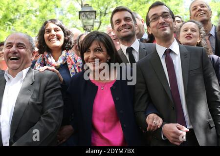 Die stellvertretende Pariser Bürgermeisterin und sozialistische Kandidatin für die Bürgermeisterwahlen 2014, Anne Hidalgo, stellt sich mit ihrem neu angekündigten Wahlkampfteam Jean-Louis Missika, Bruno Julliard, Myriam El Khomri und Remi Feraud am 4. Juni 2013 in Paris, Frankreich. Foto von Stephane Lemouton/ABACAPRESS.COM Stockfoto